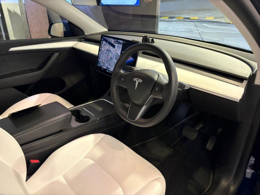 Model Y Standard Range - Image 3